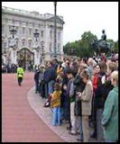 [ 1542116 changingguardcrowd150]